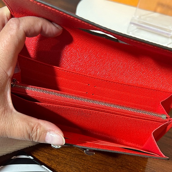 Louisa Vuitton twist lock epi leather long wallet. SOLD OUT COLOR - Picture 7 of 16
